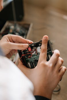 https://images.pexels.com/photos/phone-people-internet-chat-991747