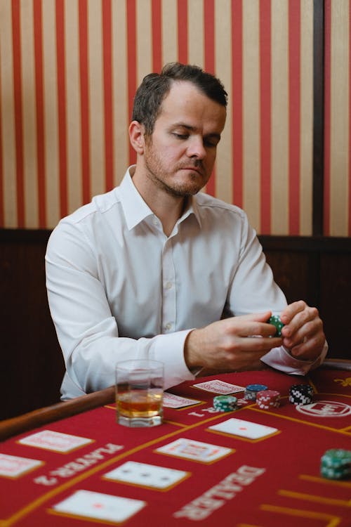 Freeroll PokerStar: Opastukset Ja Mahdollisuudet Online Pokerissa